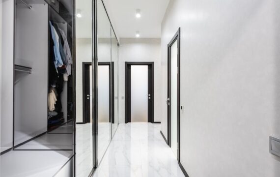 Szafa wnękowa na wymiar DIY: pomiar, formatki, prowadnice i realne koszty 2025