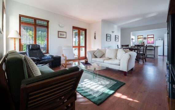 Parapety wewnętrzne 2025: materiały, montaż, mostki termiczne i realne koszty