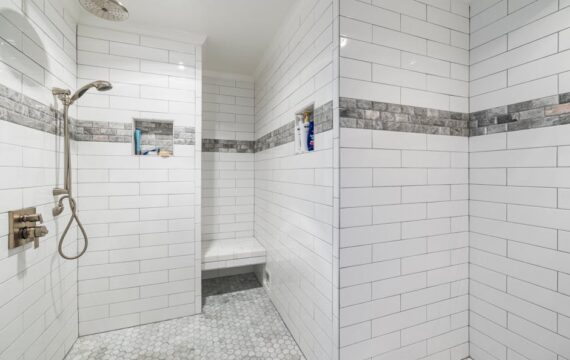 Prysznic walk-in i odwodnienie liniowe: projekt, montaż, hydroizolacja i koszty 2025