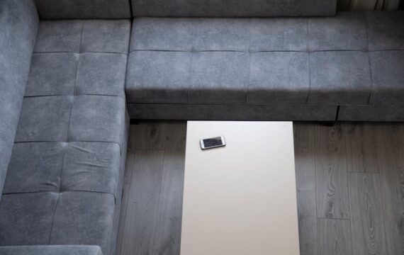 Balkon w bloku 2025: zabudowa, podłoga, prywatność, zieleń i realne koszty